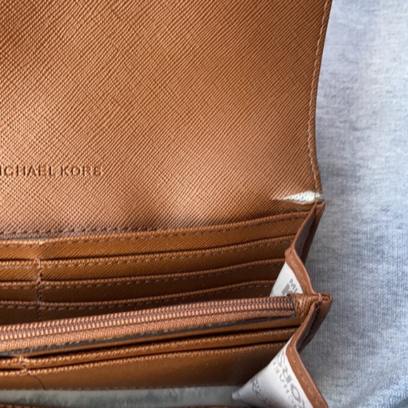 Michael Kors brown leather wallet. - Picture 6 of 7